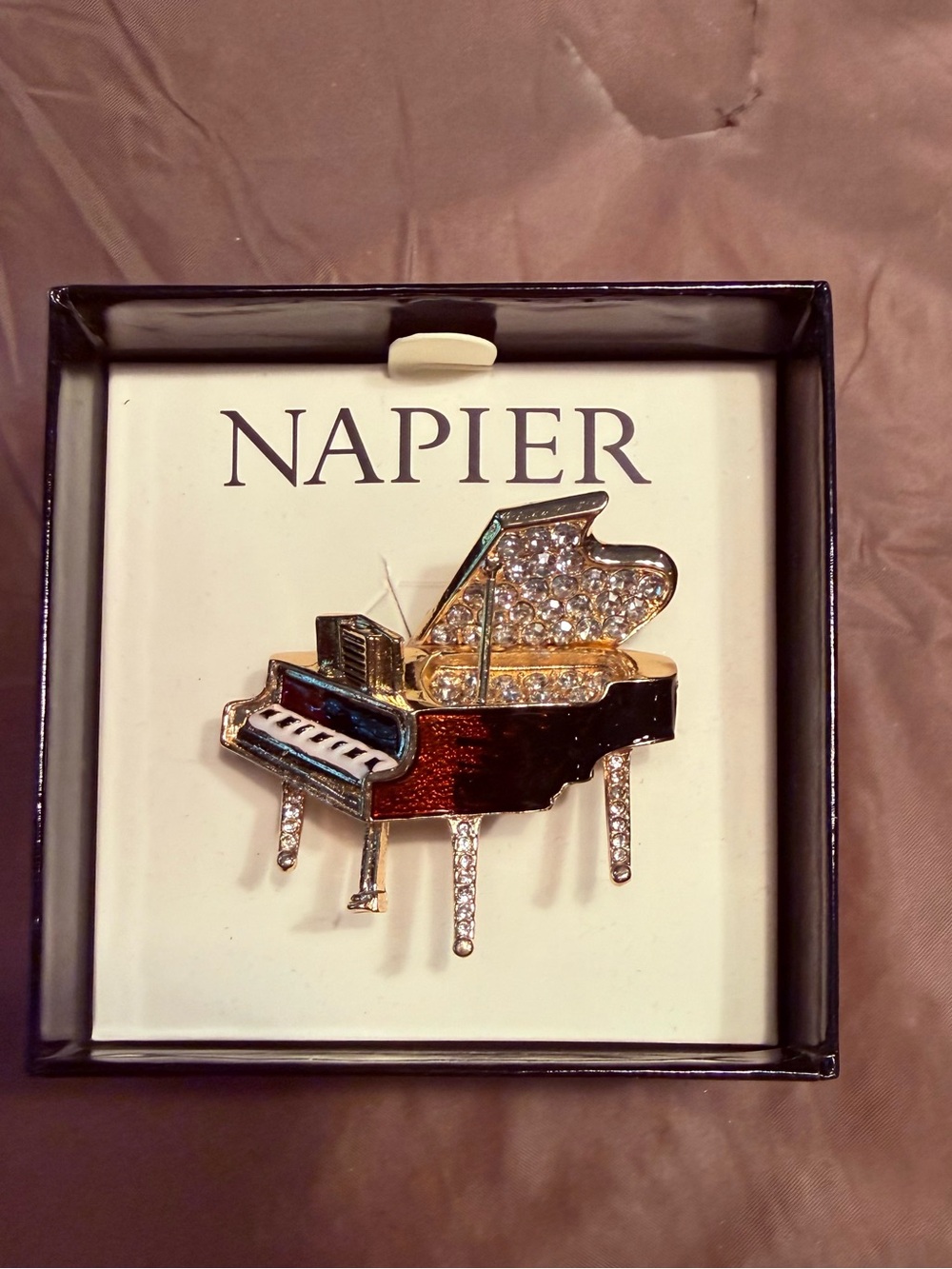 NWT Napier SIGNED Grand Piano Enamel & Clear Rhinestone Brooch Pin in Box - Picture 2 of 9